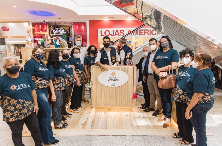 Prefeitura inaugura estande para potencializar o comércio de artesanato no Parque Shopping