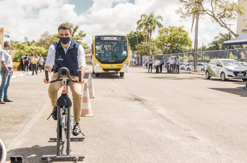 Prefeitura acompanha ação educativa com rodoviários de Maceió