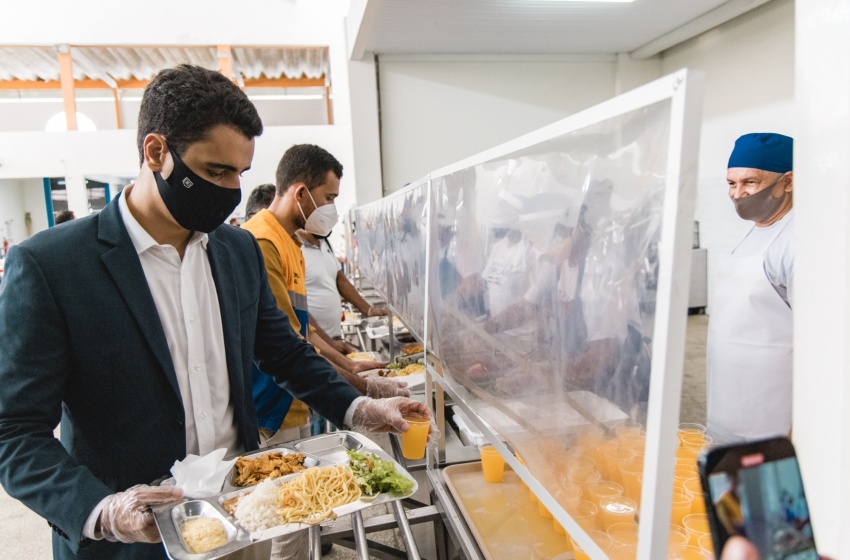 Em visita ao Restaurante Popular de Maceió, Prefeitura anuncia ampliação da capacidade
