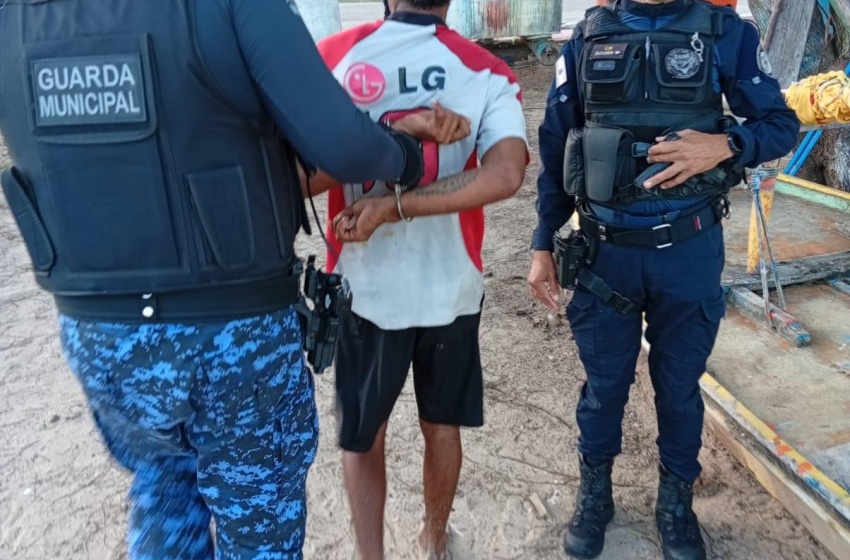 Guarda Municipal prende em flagrante suspeito de furtar tapumes de obra pública na Pajuçara