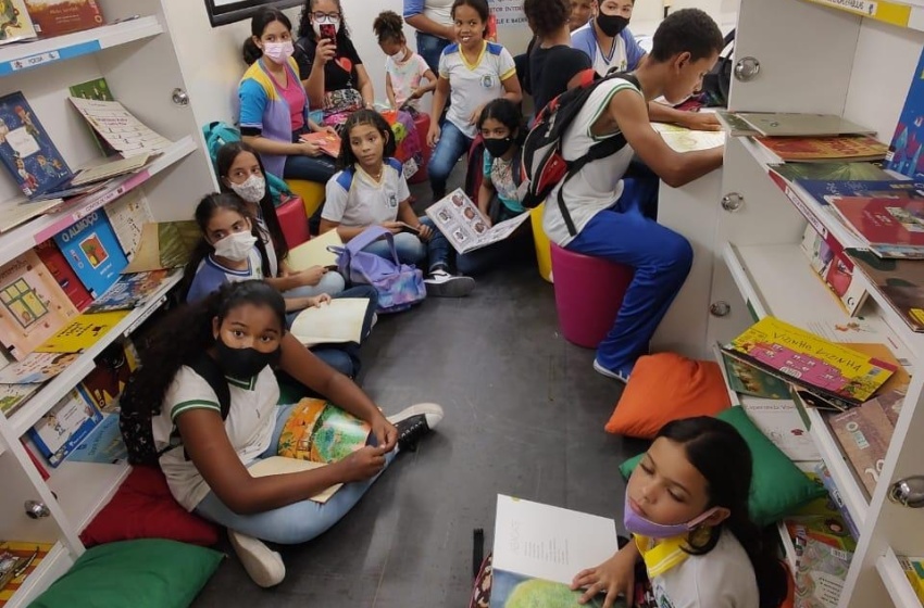 Biblioteca Móvel: Educação promove leitura sobre quatro rodas
