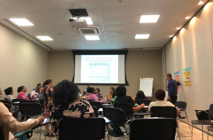 Artesãs da Economia Solidária participam de curso de formação de preço