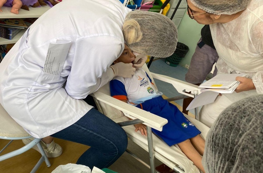 Saúde realiza atendimento odontológico para alunos da rede municipal