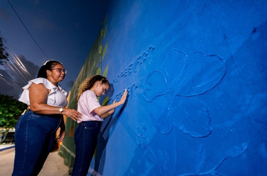JHC entrega nova praça no Feitosa e cria espaço inclusivo para pessoas com deficiência visual