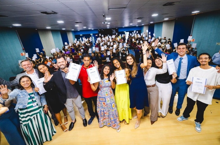 Emprega Jovem celebra formatura de mais 360 alunos