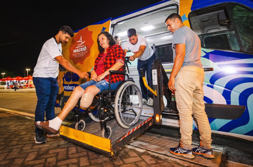Prefeitura de Maceió disponibiliza transporte adaptado para pessoas com deficiência durante Verão Massayó