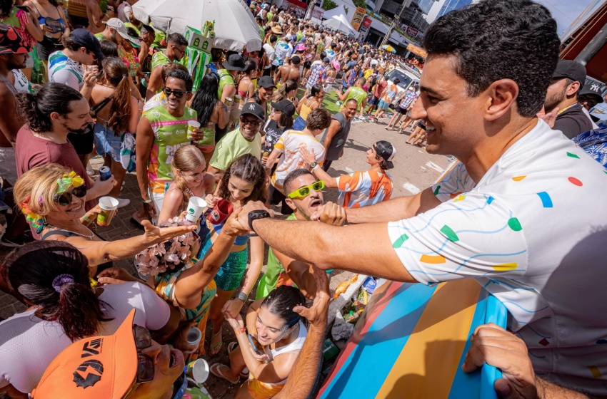 JHC prestigia Pinto da Madrugada, exalta encontro de gerações e força cultural no maior bloco à beira-mar do Brasil