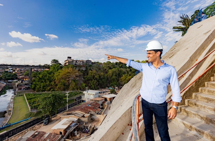 JHC vistoria obra de contenção no Vale do Reginaldo e destaca prioridade na proteção de moradores