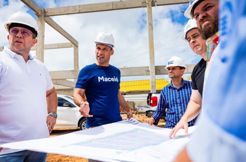 “Mais uma grande obra saindo do papel”, diz prefeito Rodrigo Cunha durante vistoria ao Mercado do Jacintinho