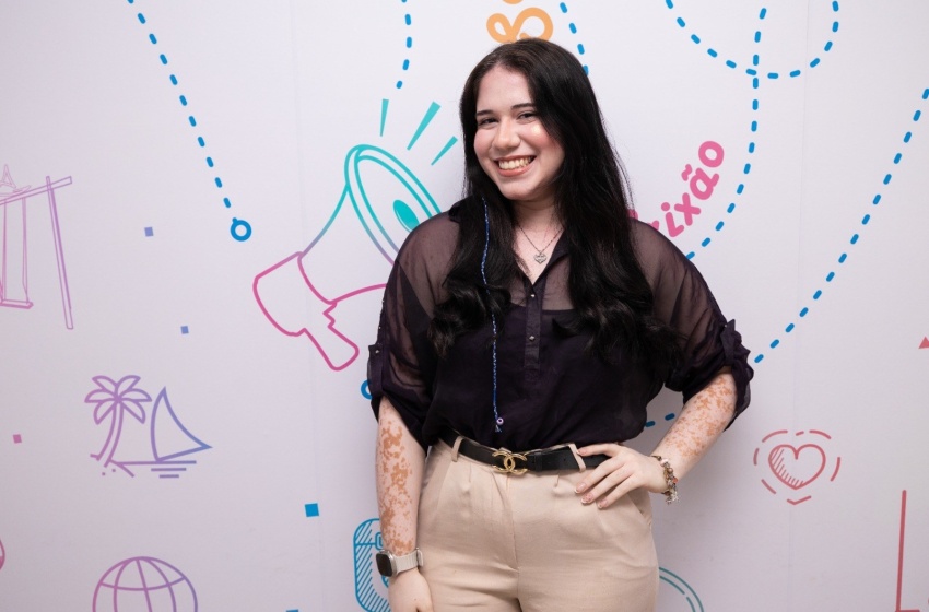“Estou vivendo meu sonho”: Participante do Brilha Jovem conquista emprego após qualificação