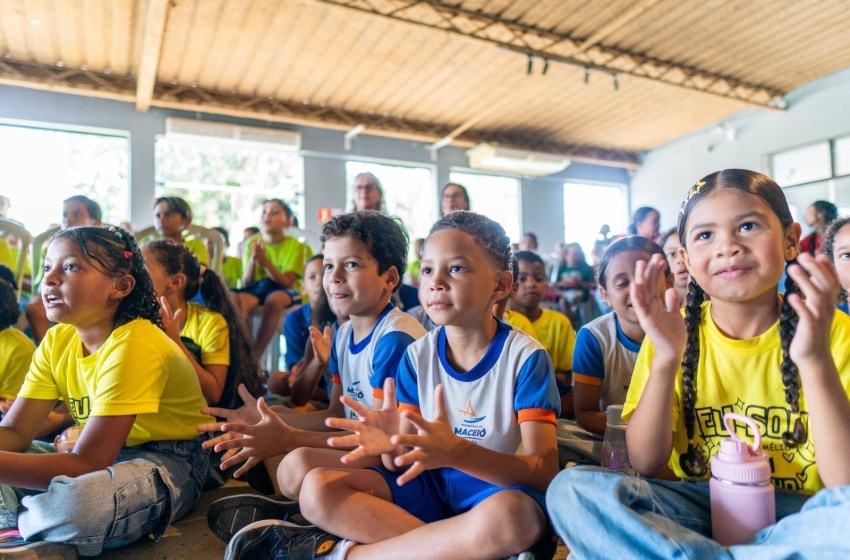 Mais de 200 estudantes da rede municipal participam da 9ª edição da Praça Literária