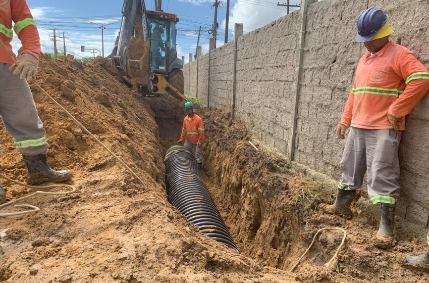 Trecho da Avenida Cachoeira do Meirim recebe implantação de rede de drenagem