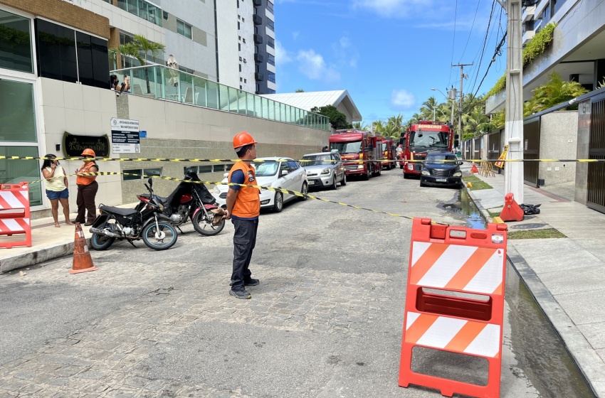 Defesa Civil de Maceió atua na segurança e orientação de moradores durante incêndio na Ponta Verde