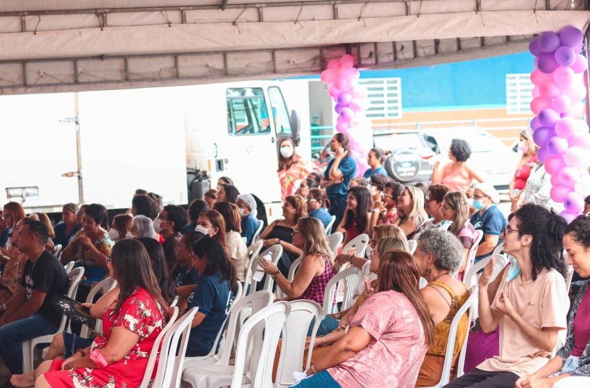 Mês das Mães: música, dança e poesia marcam evento em homenagem às servidoras da Educação