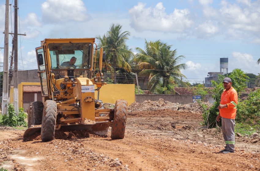 Prefeitura de Maceió inicia terraplanagem em ruas do Gama Lins