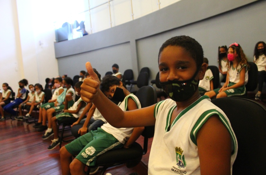 Passeio cultural proporciona a alunos da rede municipal diversão e aprendizado
