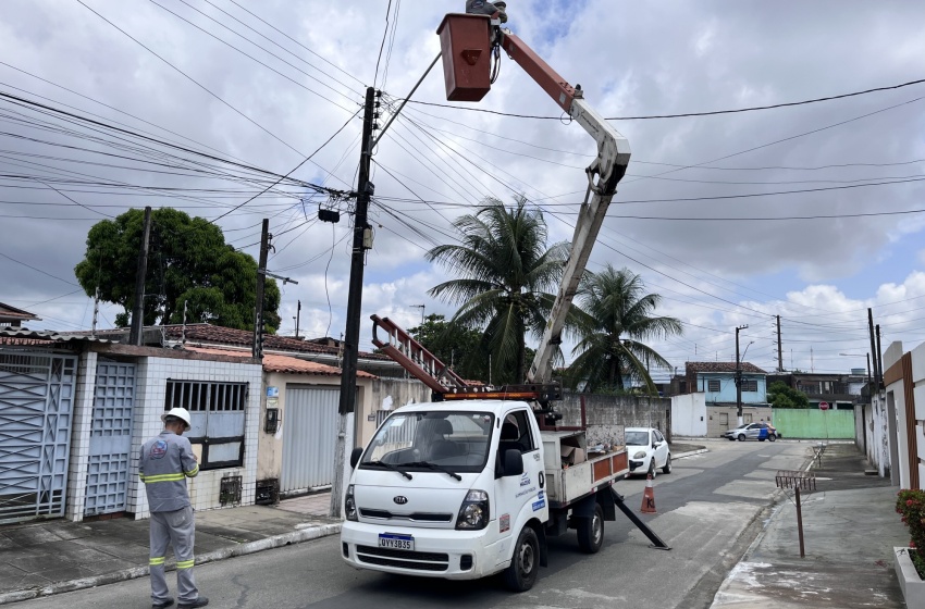 Ilumina inicia modernização de rede elétrica em loteamento no Antares e ruas do Farol