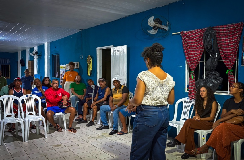 Artistas visuais se reúnem com comunidade dos Flexais para debater projeto de muralismo