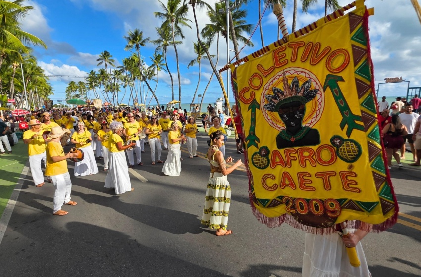 Cortejo Afro celebra a diversidade e reforça o mês da consciência negra na Rua Aberta