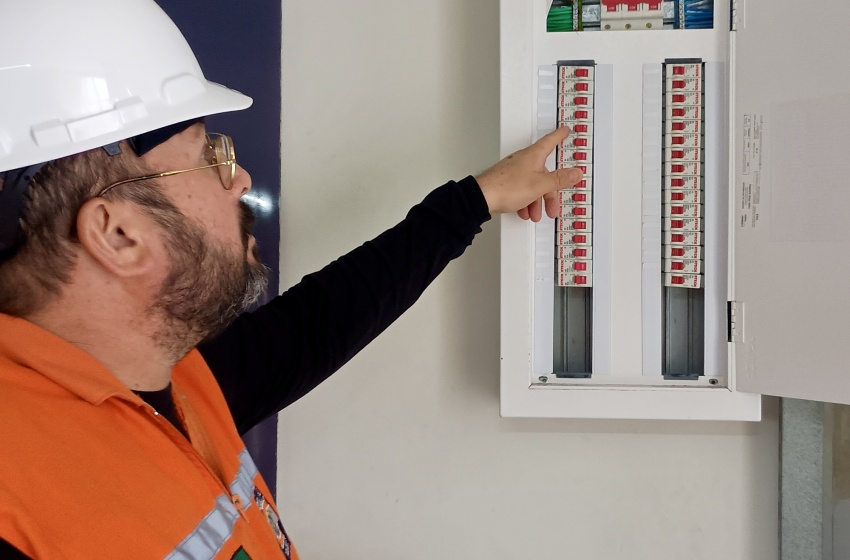 Defesa Civil reforça importância da manutenção elétrica para evitar incêndios residenciais