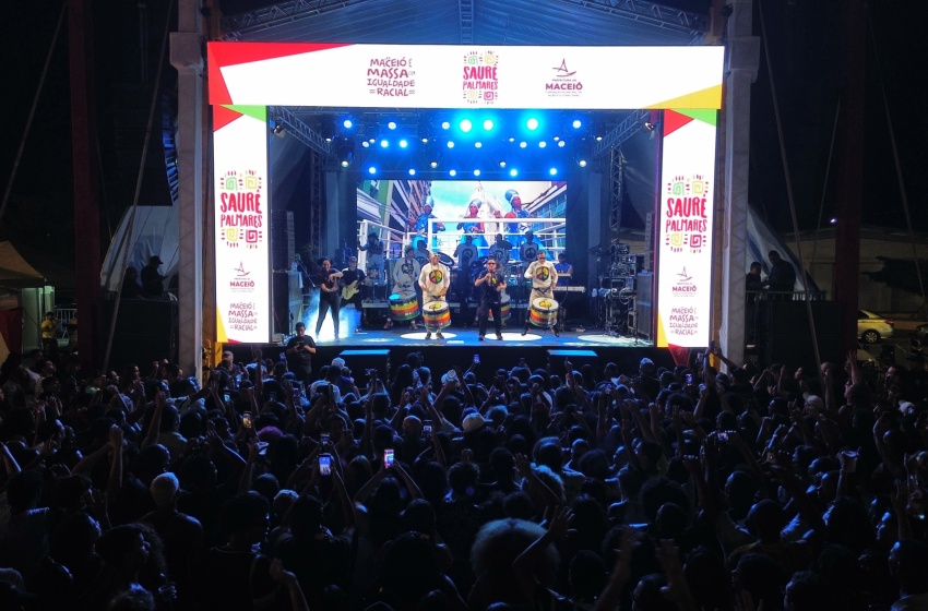Saurê Palmares reúne multidão em noite cheia de música e dança em Maceió