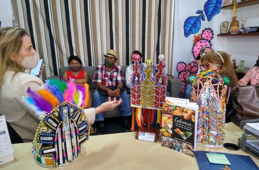 Cultura se reúne com associação de folguedos         e apresenta projetos