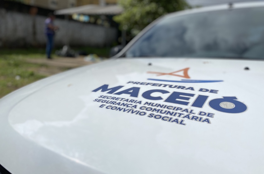 Convívio Social remove estrutura irregular em área verde no bairro Petrópolis