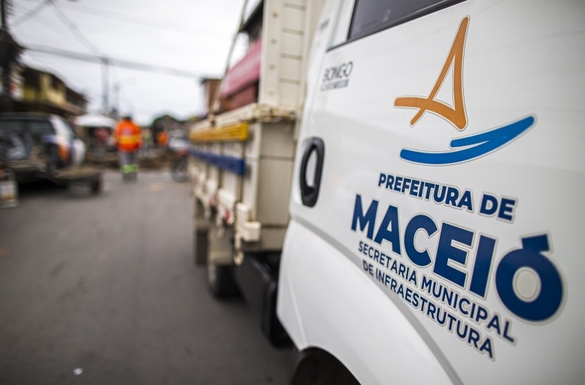 Trecho da Av. Pierre Chalita recebe obras de drenagem para minimizar erosões