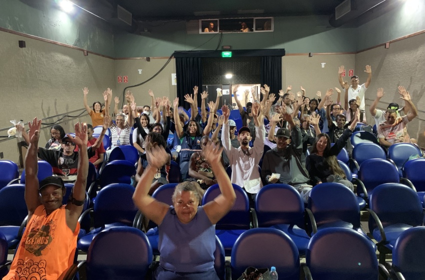 Usuários do Centro Pop se divertem em tarde de lazer no cinema