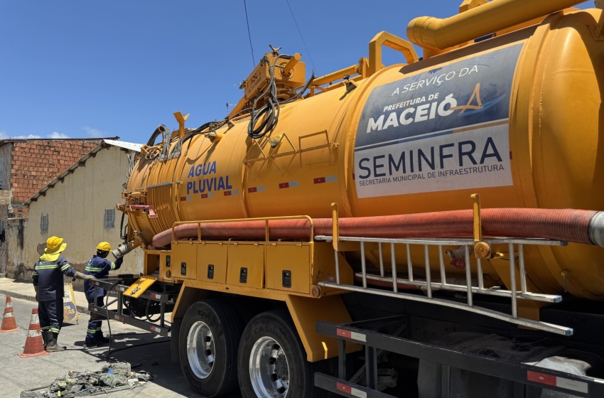 Seminfra reforça manutenção preventiva e retira 233 toneladas de entulho da rede de drenagem em Maceió