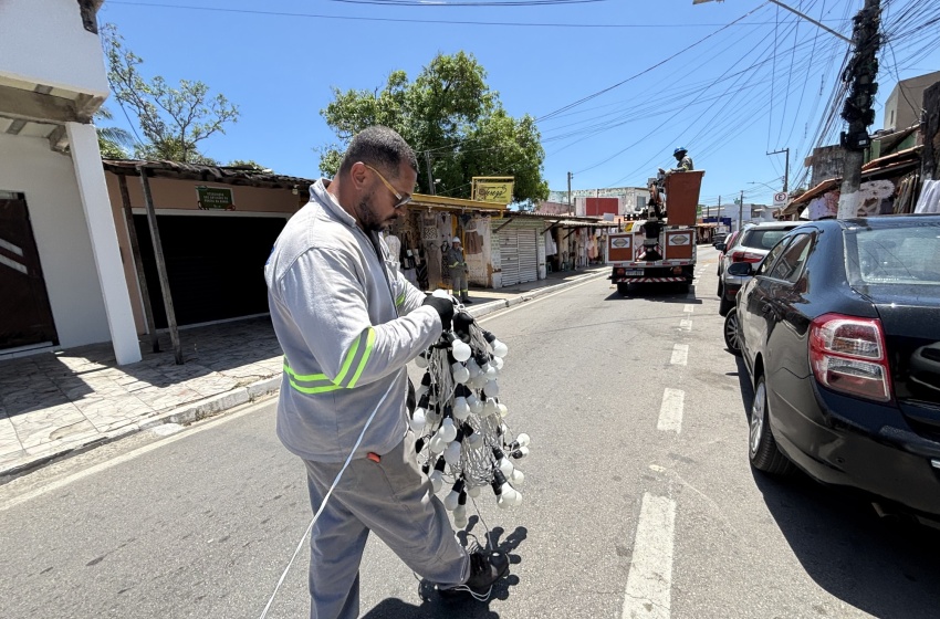 Pontal da Barra recebe 1.700 metros de iluminação decorativa para impulsionar comércio e turismo