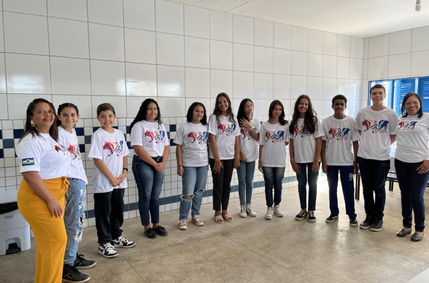 Canto e coral: projeto leva música à escola municipal e rompe barreiras do Estado