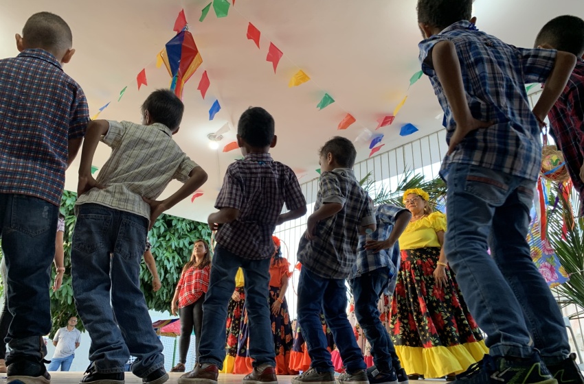 Crianças da Unidade de Acolhimento Rubens Colaço ganham festa junina