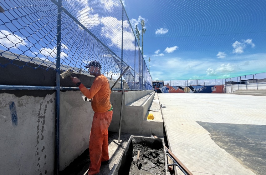 Moradores da Chã de Bebedouro são beneficiados com quadra poliesportiva