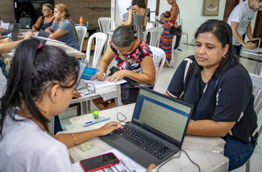 Moradores do Benedito Bentes são beneficiados com serviços do Cadastro Único
