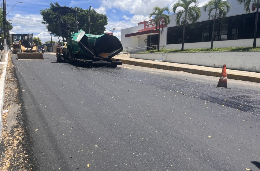Prefeitura leva pavimentação para Chã de Bebedouro