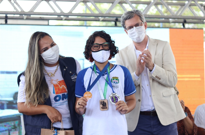 Educação premia estudantes de destaque da 1ª Olimpíada de Matemática de Maceió