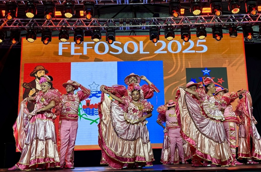 Com apoio da Prefeitura, grupo Reviver leva o coco de roda de Maceió a festival de  folclore no Paraná