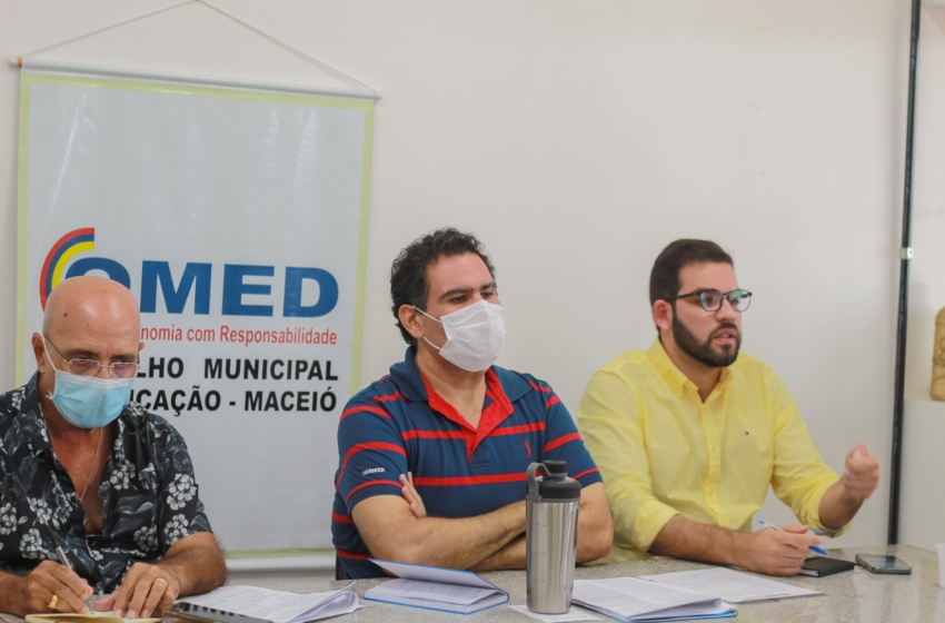 Encontro de alinhamento reúne secretário de educação de Maceió com integrantes do Conselho Municipal