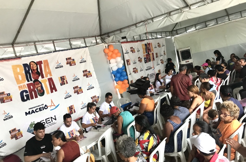 Brota na Grota atende moradores da comunidade Dandara no Benedito Bentes