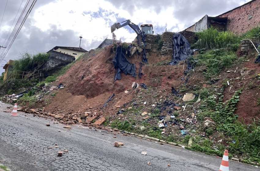 Ladeira na Chã da Jaqueira é interditada para início de obras em encosta