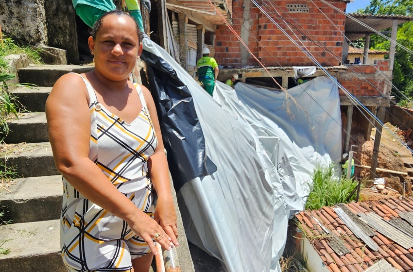 Aplicação de lonas previne deslizamentos de barreiras em áreas de risco