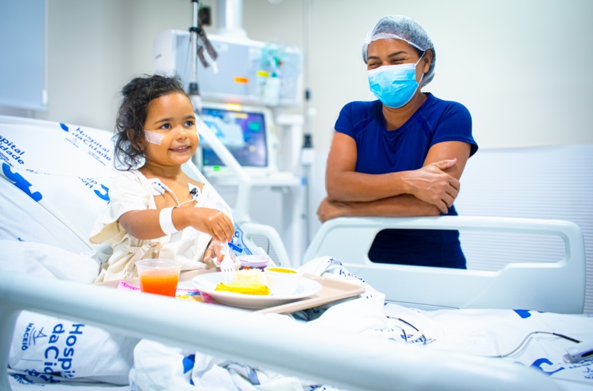 UTI pediátrica do Hospital da Cidade transforma rotina hospitalar em celebração na Semana da Criança