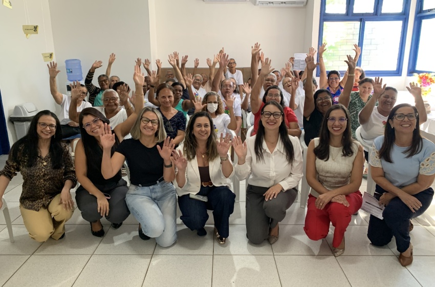 Idosas do Cras Sônia Sampaio participam de roda conversa com Defensoria Pública