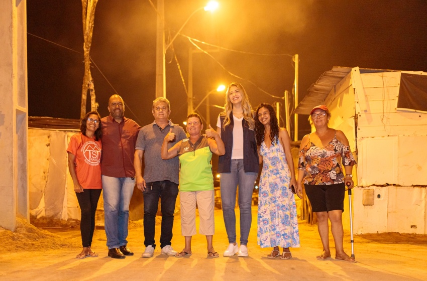 Prefeitura amplia rede de iluminação e implanta luminárias em assentamento do Benedito Bentes