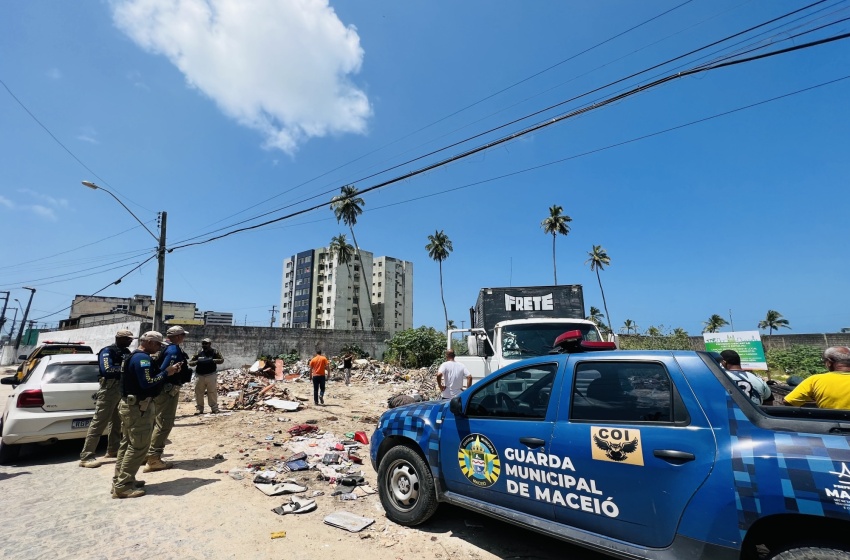 Caminhões são apreendidos em fiscalização de descarte irregular no Prado
