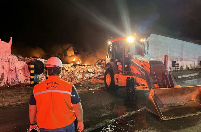 Prefeitura de Maceió mobiliza equipes para incêndio em fábrica no Polo Multissetorial