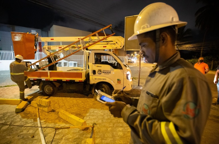 Sima realiza melhorias na iluminação em vários pontos da cidade