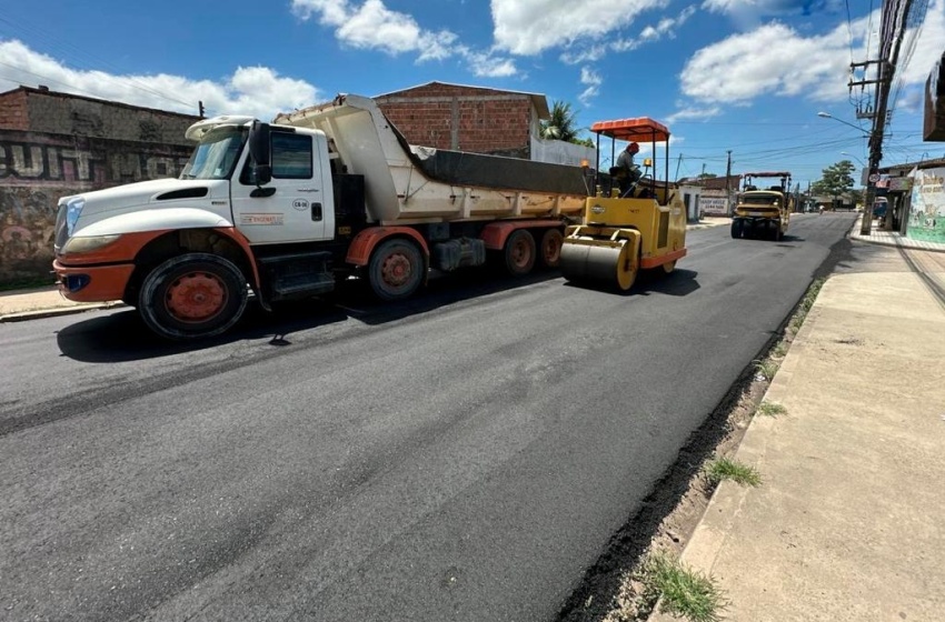 Infraestrutura inicia serviço de recapeamento na Avenida Mundaú, no Benedito Bentes