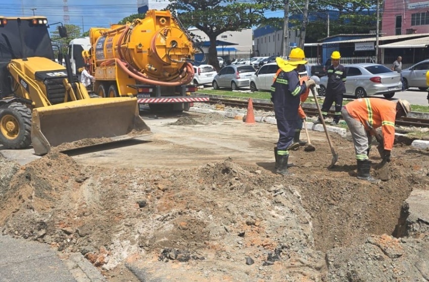 Infraestrutura executa obra emergencial na Rua Walter Ananias, na Pajuçara